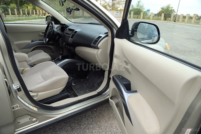 Mitsubishi Outlander 2007, 89,000 km - 3.0 л - Yevlax