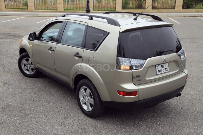 Mitsubishi Outlander 2007, 89,000 km - 3.0 л - Yevlax