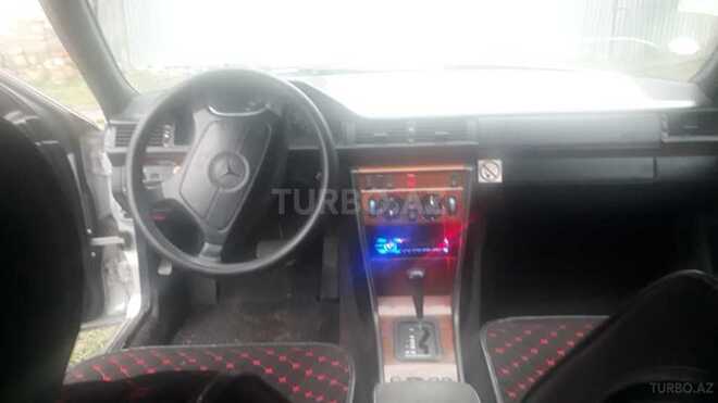 Mercedes E 200 1995, 238,000 km - 2.0 l - Qax