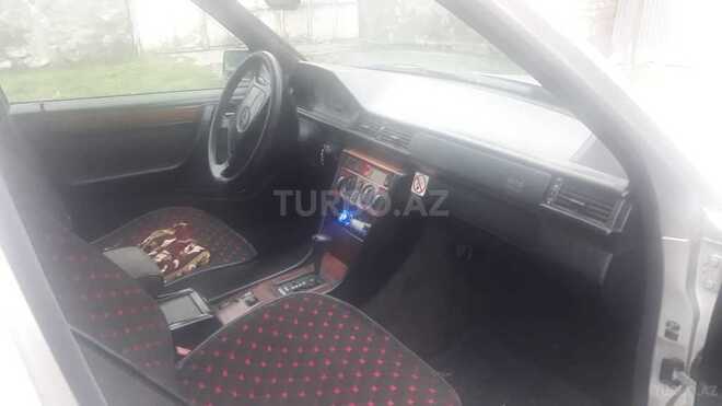 Mercedes E 200 1995, 238,000 km - 2.0 l - Qax