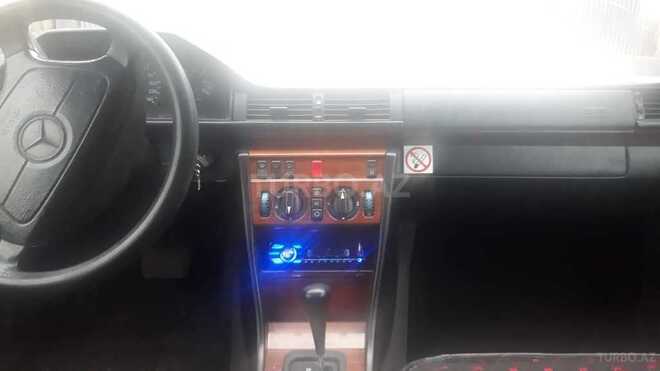 Mercedes E 200 1995, 238,000 km - 2.0 l - Qax