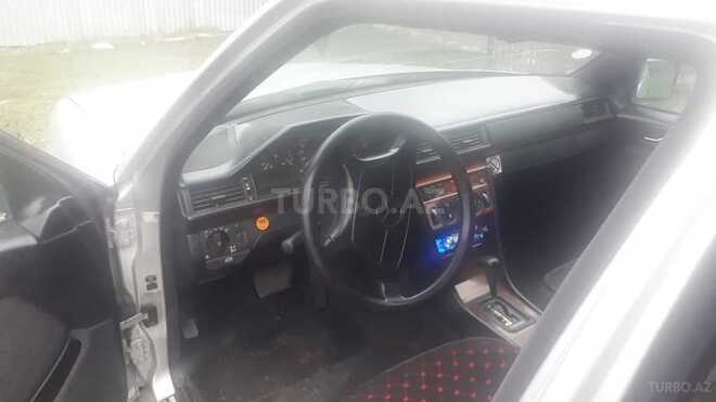 Mercedes E 200 1995, 238,000 km - 2.0 l - Qax
