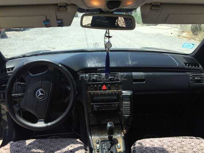 Mercedes E 240 1997, 304,500 km - 2.4 l - Bakı