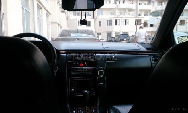 Mercedes E 270 2001, 522,000 km - 2.7 l - Bakı