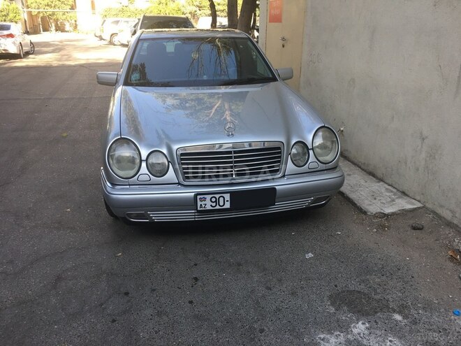 Mercedes E 240 1999, 320,000 km - 2.4 l - Bakı