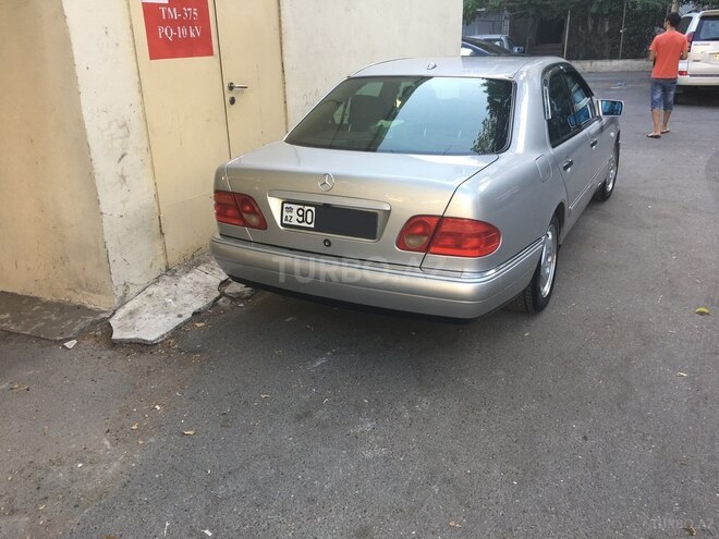 Mercedes E 240 1999, 320,000 km - 2.4 l - Bakı