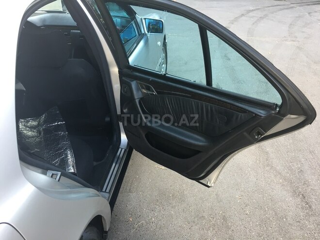 Mercedes E 240 1999, 320,000 km - 2.4 l - Bakı