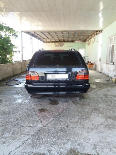 Mercedes E 260 2000, 333,000 km - 2.6 l - Mingəçevir