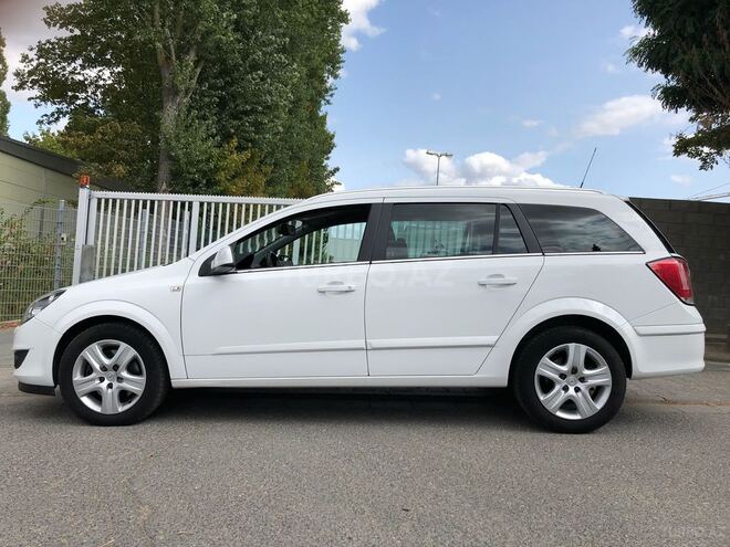 Opel Astra 2009, 130,000 km - 1.9 l - Bakı