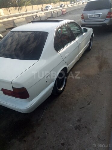 BMW 520 1983, 426,583 km - 0.2 л - Bakı