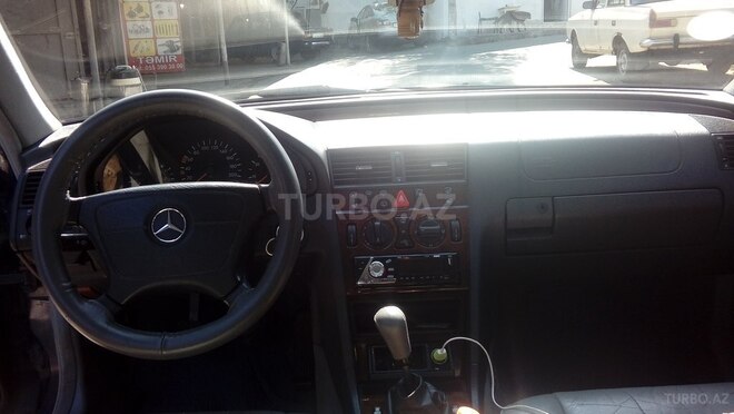 Mercedes C 220 1999, 290,000 km - 2.2 l - Bakı