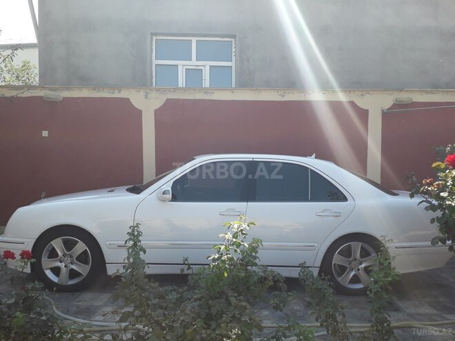 Mercedes E 220 2001, 271,456 km - 2.2 л - Sumqayıt