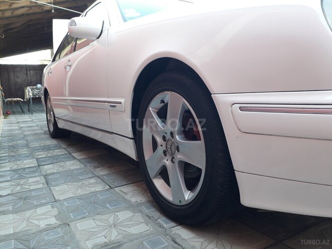Mercedes E 220 2001, 271,456 km - 2.2 л - Sumqayıt