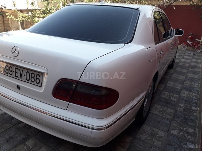 Mercedes E 220 2001, 271,456 km - 2.2 л - Sumqayıt