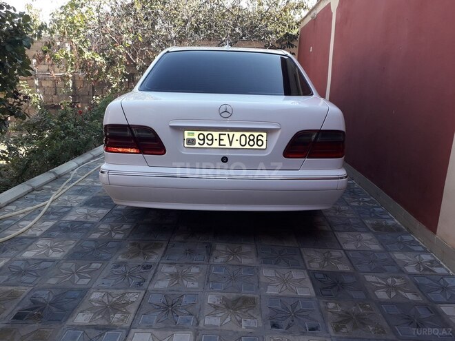 Mercedes E 220 2001, 271,456 km - 2.2 л - Sumqayıt