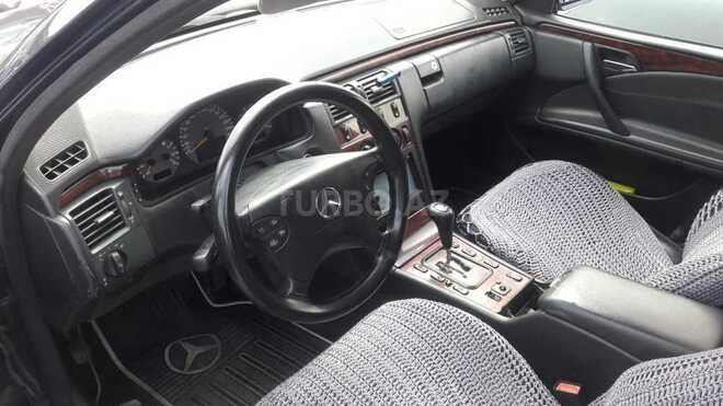 Mercedes E 220 2001, 415,000 km - 2.2 l - Bakı