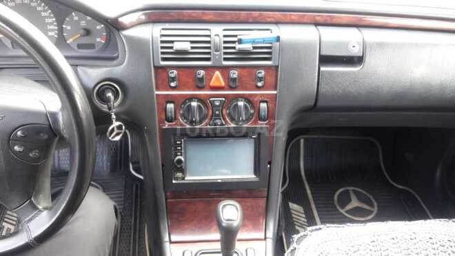 Mercedes E 220 2001, 415,000 km - 2.2 l - Bakı