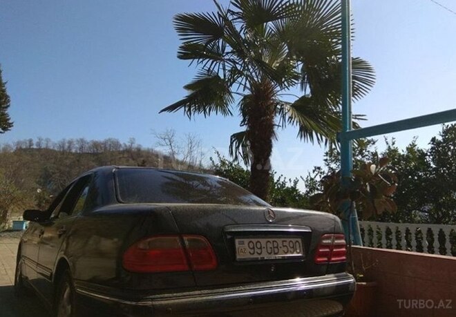 Mercedes E 220 2001, 295,000 km - 2.2 l - Bakı