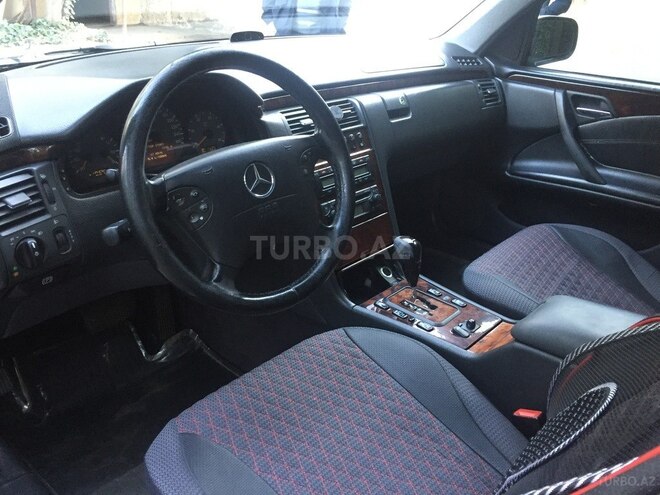 Mercedes E 220 2001, 295,000 km - 2.2 l - Bakı