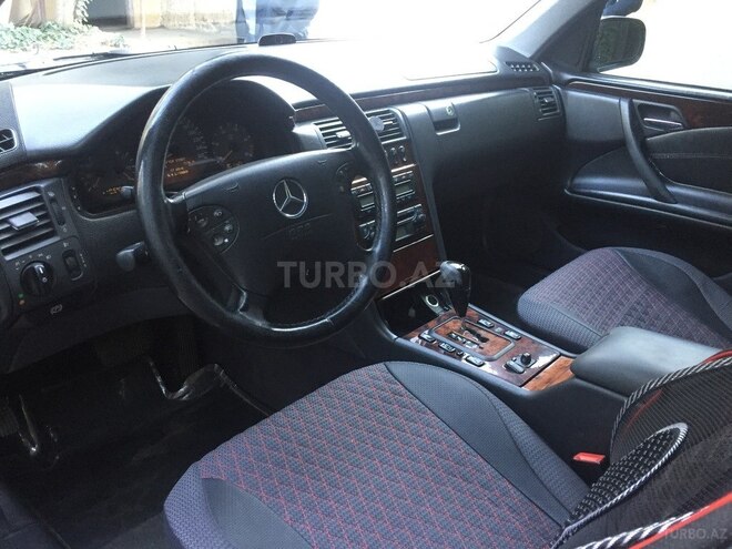 Mercedes E 220 2001, 295,000 km - 2.2 l - Bakı