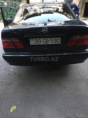 Mercedes E 220 2001, 295,000 km - 2.2 l - Bakı