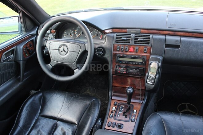 Mercedes E 320 1999, 380,000 km - 3.2 л - Bakı