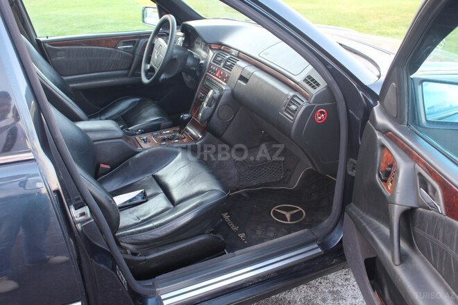 Mercedes E 320 1999, 380,000 km - 3.2 л - Bakı