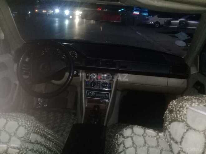 Mercedes E 300 1990, 260,000 km - 3.0 л - Bakı