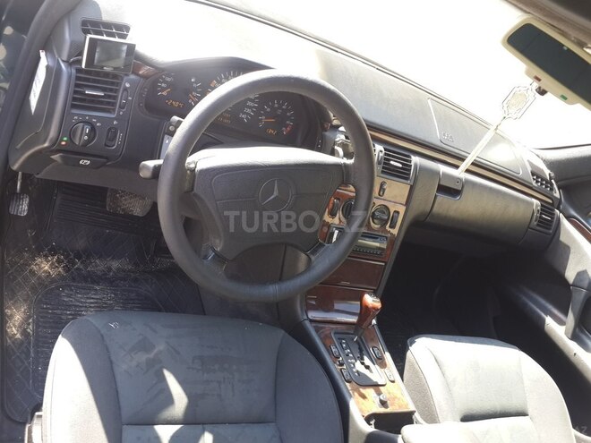 Mercedes E 200 1996, 166,453 km - 2.0 l - Bakı