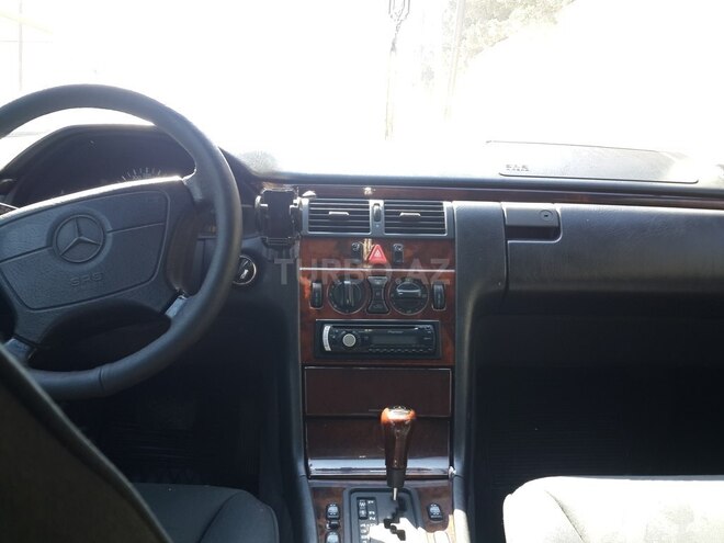 Mercedes E 200 1996, 166,453 km - 2.0 l - Bakı