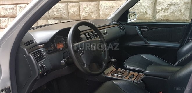 Mercedes E 280 1999, 202,000 km - 2.8 l - Bakı