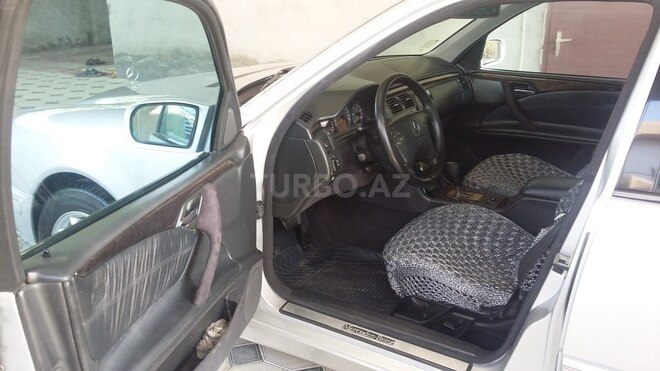 Mercedes E 270 2000, 612,321 km - 2.7 l - Biləsuvar