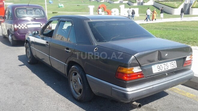 Mercedes E 230 1991, 220,000 km - 2.3 l - Bakı