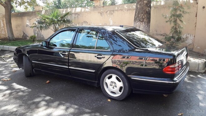 Mercedes E 320 2001, 261,000 km - 3.2 l - Tərtər