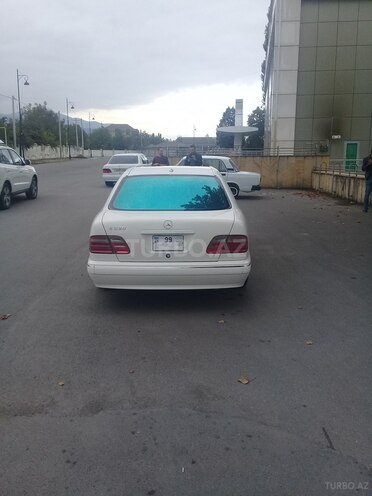 Mercedes E 320 2001, 328,000 km - 3.2 l - İsmayıllı