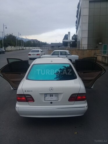Mercedes E 320 2001, 328,000 km - 3.2 l - İsmayıllı