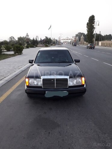 Mercedes E 200 1993, 380,000 km - 2.0 l - Xaçmaz