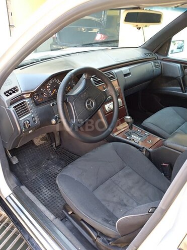 Mercedes E 230 1996, 271,000 km - 2.3 l - Biləsuvar