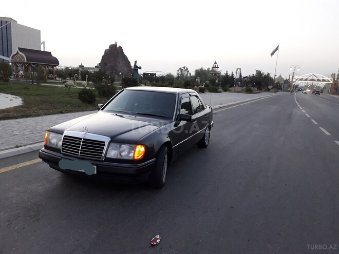 Mercedes E 200 1993, 380,000 km - 2.0 l - Xaçmaz