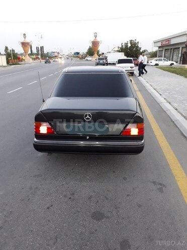 Mercedes E 200 1993, 380,000 km - 2.0 l - Xaçmaz