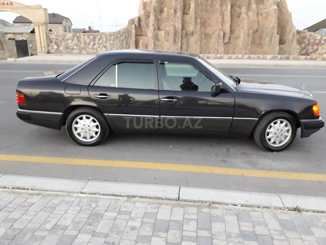 Mercedes E 200 1993, 380,000 km - 2.0 l - Xaçmaz