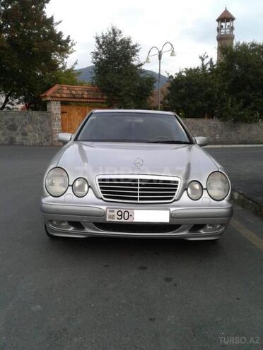 Mercedes E 270 2001, 241,000 km - 2.7 l - Qax