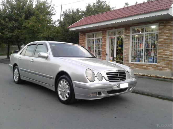 Mercedes E 270 2001, 241,000 km - 2.7 l - Qax