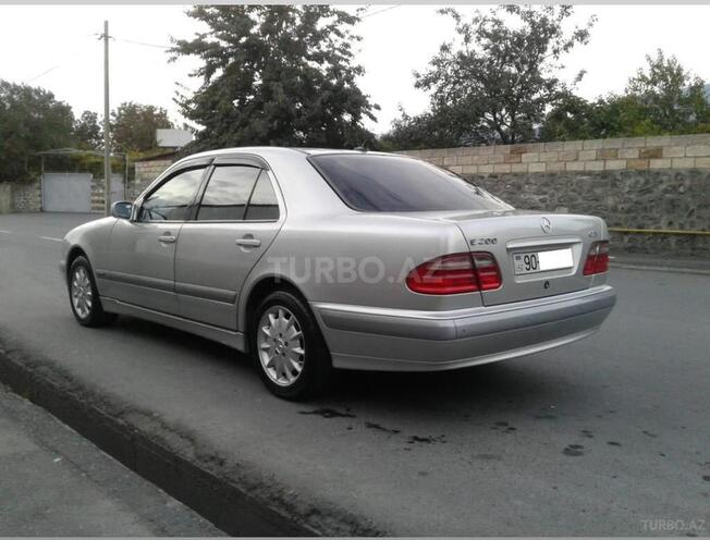 Mercedes E 270 2001, 241,000 km - 2.7 l - Qax