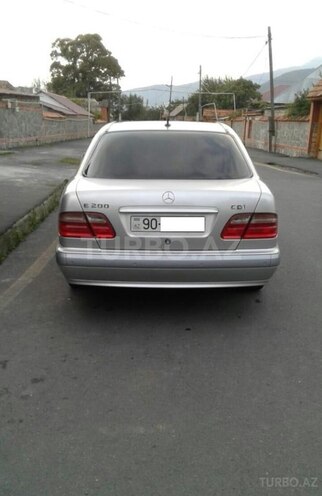Mercedes E 270 2001, 241,000 km - 2.7 l - Qax