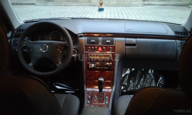 Mercedes E 270 2001, 241,000 km - 2.7 l - Qax