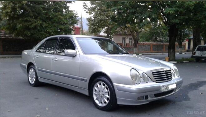 Mercedes E 270 2001, 241,000 km - 2.7 l - Qax