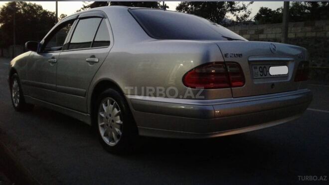 Mercedes E 270 2001, 241,000 km - 2.7 l - Qax