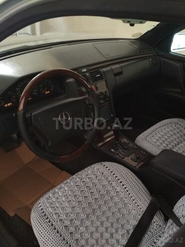 Mercedes E 230 1996, 321,850 km - 2.3 л - Bakı