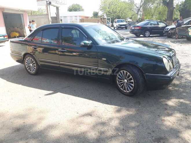 Mercedes E 240 1999, 294,000 km - 2.4 l - Sumqayıt